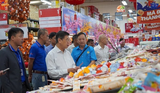TP. Hồ Chí Minh: Nguồn hàng Tết dồi dào, giá cả ổn định