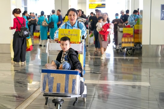 550 người lao động được hỗ trợ về quê đón Tết trên chuyến bay của Vietnam Airlines