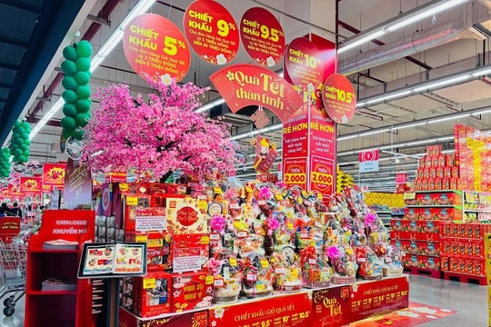 Chợ Tết không 'sốt giá', siêu thị giữ nhịp đầu năm