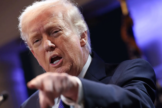 Tổng thống Donald Trump tăng thuế quan toàn cầu từ 10% lên 15%, “có hiệu lực ngay lập tức”