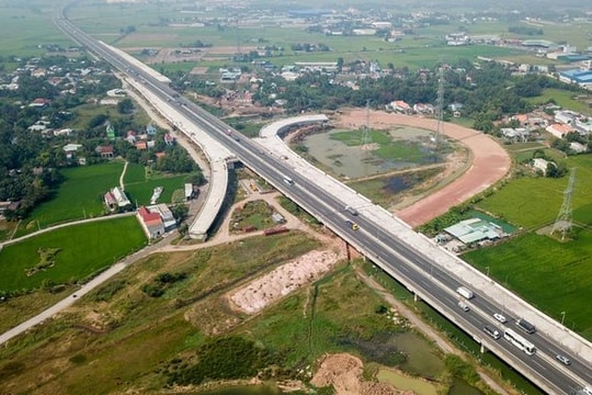 Thủ tướng Chính phủ yêu cầu khẩn trương hoàn thành rà soát, báo cáo kết quả xử lý các dự án khó khăn, vướng mắc