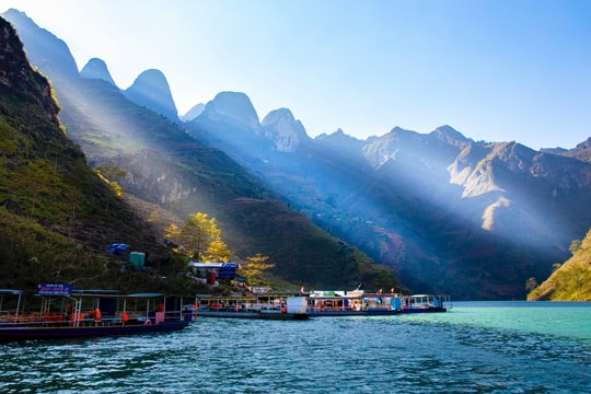 Traveller Review Awards 2026: "Bật mí" những điểm đến hiếu khách của thế giới và tại Việt Nam