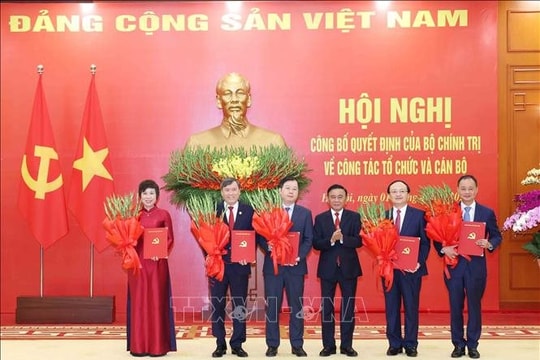 Công bố Quyết định của Bộ Chính trị về công tác tổ chức và cán bộ của 5 cơ quan