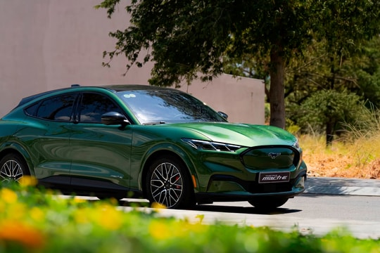 Ford Việt Nam điều chỉnh giá Mustang Mach - E xuống còn 1,699 tỷ đồng