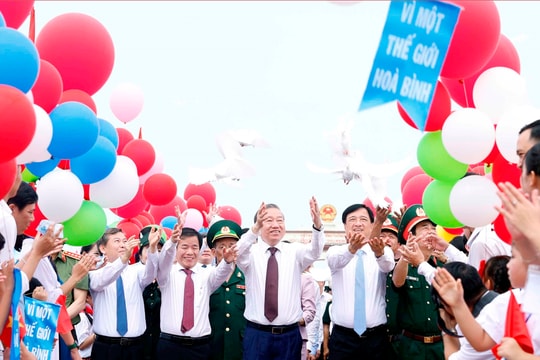 Tổng Bí thư, Chủ tịch nước Tô Lâm cùng đoàn công tác dự Lễ Thượng cờ “Thống nhất non sông” tại Quảng trị