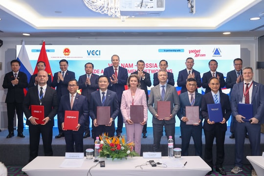 Thủ tướng Lê Minh Hưng chứng kiến trao các văn kiện hợp tác giữa doanh nghiệp Việt Nam và Nga