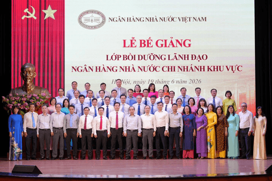 Bế giảng  Chương trình bồi dưỡng lãnh đạo Ngân hàng Nhà nước chi nhánh Khu vực: Nâng cao năng lực đội ngũ cán bộ đáp ứng yêu cầu trong tình hình mới
