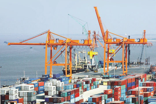 Phân tích đóng góp thực tế từ xuất khẩu của khu vực FDI và nội địa vào GDP Việt Nam trong bối cảnh thương mại toàn cầu