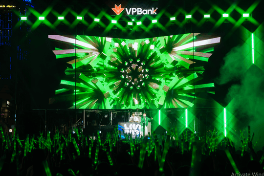 “VPBank tới rồi, mở ‘lời’ ngay thôi” đến Tây Đô: Đi siêu thị mở thẻ, ghé bến Ninh Kiều xem concert