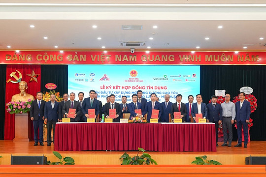 Vietcombank làm đầu mối thu xếp hơn 27.000 tỷ đồng cho vay hợp vốn Dự án đầu tư xây dựng mở rộng đường cao tốc TP. HCM - Trung Lương - Mỹ Thuận