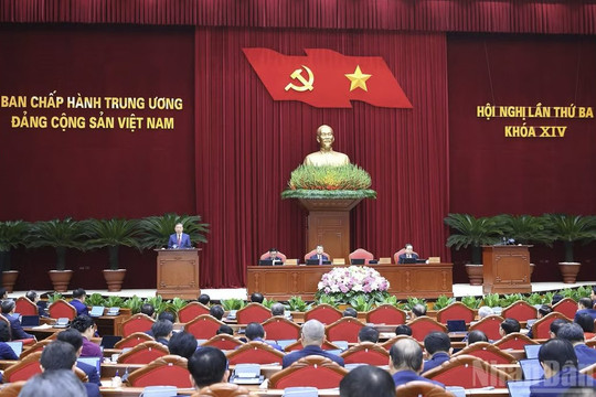 Thông cáo báo chí ngày làm việc thứ hai Hội nghị Trung ương 3