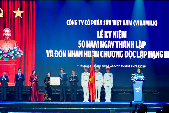 Vinamilk đón nhận Huân chương Độc lập hạng Nhất tại dấu mốc 50 năm