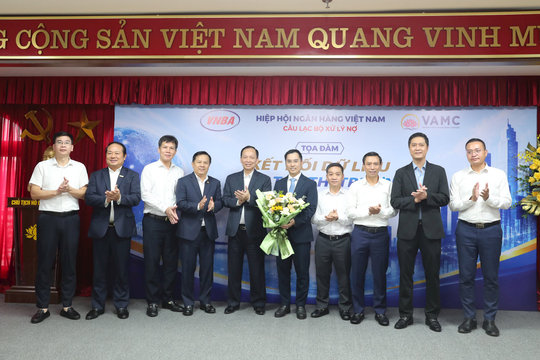 CLB Xử lý nợ Hiệp hội Ngân hàng Việt Nam kết nạp hội viên mới và kiện toàn Ban Chủ nhiệm