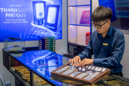 Sáng ngày 3/9: Giá bạc Phú Quý, DOJI, Sacombank đảo chiều tăng