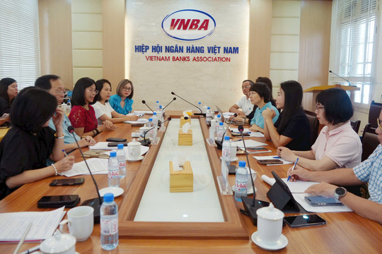 Hiệp hội Ngân hàng Việt Nam và Hiệp hội Công chứng viên Việt Nam trao đổi, góp ý hoàn thiện quy định về công chứng giao dịch đất đai