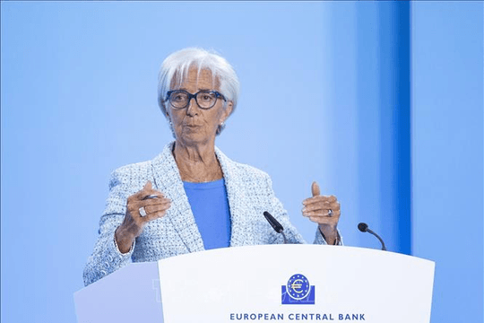 ECB tăng lãi suất, ứng phó áp lực lạm phát từ giá năng lượng