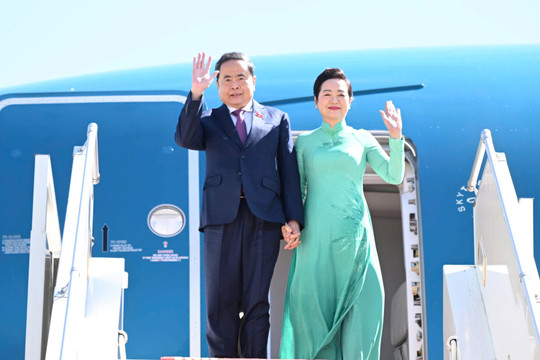 Chủ tịch Quốc hội Trần Thanh Mẫn và Phu nhân tới Ulaanbaatar, bắt đầu chuyến thăm chính thức Mông Cổ