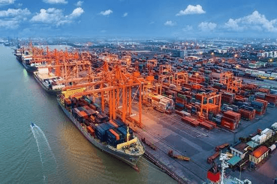Kinh tế Việt Nam giữ đà tăng trưởng, áp lực cuối năm gia tăng
