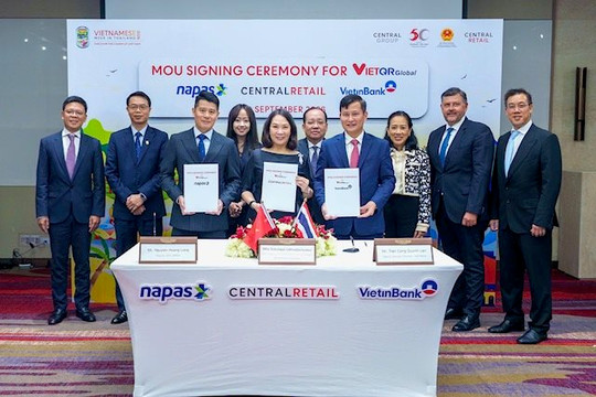 Ký kết ghi nhớ hợp tác giữa NAPAS, VietinBank và Central Retail Corporation Thái Lan