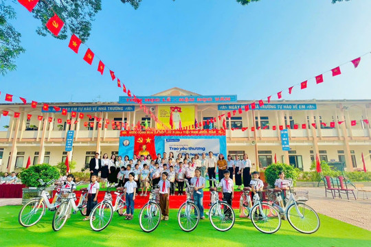Trăng rằm thêm trọn vẹn: Shinhan Finance gửi tặng 166 phần quà đến học sinh TP. Hồ Chí Minh, Huế và Phú Thọ