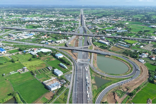 Cao tốc Bến Lức – Long Thành “về đích”, những dự án bất động sản nào hưởng lợi trực tiếp?