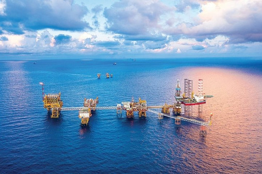 EIA nâng dự báo giá dầu 2026, nhưng kỳ vọng dầu Brent giảm về 84 USD/thùng năm 2027
