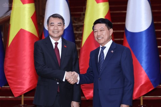 Thủ tướng Lê Minh Hưng hội đàm với Thủ tướng Lào Saleumxay Kommasith