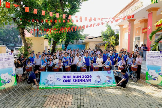 Các công ty thành viên Shinhan Financial Group tại Việt Nam chung tay trao tặng xe đạp, đồng hành cùng học sinh khó khăn đến trường