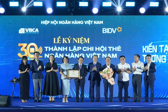 Kỷ niệm 30 năm thành lập Chi hội Thẻ: Chạm tinh hoa – Kiến tạo tương lai số