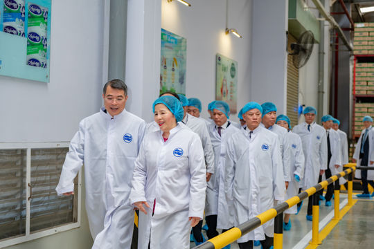 Thủ tướng Chính phủ Lê Minh Hưng thăm Nhà máy Angkormilk của Vinamilk tại Campuchia