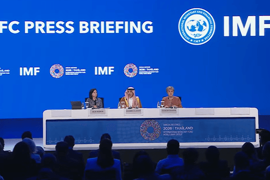 IMF cảnh báo áp lực nợ công và nguy cơ phân hóa kinh tế toàn cầu