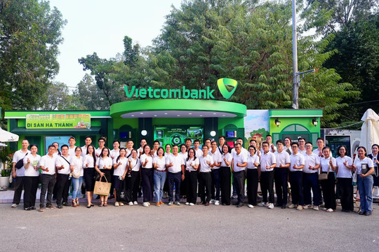 Vietcombank cùng người trẻ “Chạm số - Sống xanh” tại Sóng Festival 2026