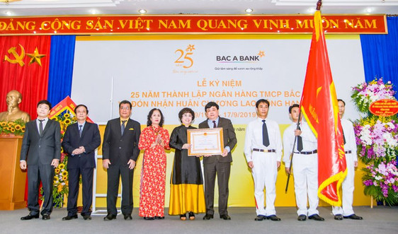 BAC A BANK kỷ niệm 25 năm thành lập và đón nhận huân chương lao động hạng Ba