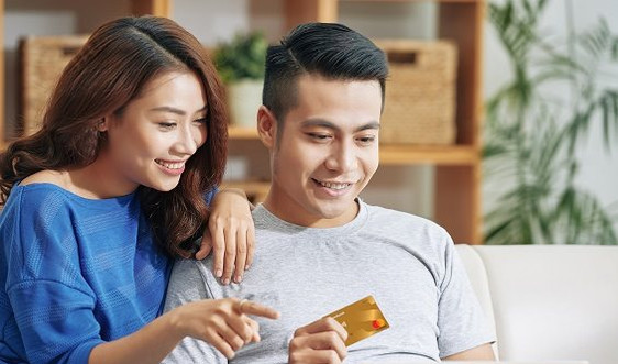 Miễn phí bảo hiểm mua sắm trực tuyến và bảo vệ thông tin cá nhân dành cho chủ thẻ Sacombank Mastercard
