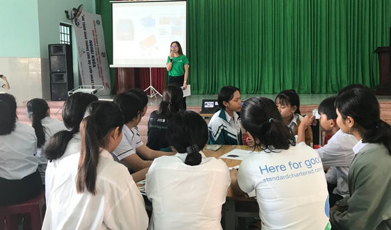 Thêm hơn 130 học sinh tại Bình Phước được đào tạo về tài chính theo chương trình của Ngân hàng Standard Chartered Việt Nam