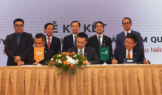Vietcombank và FWD ký kết hợp tác độc quyền 15 năm phân phối bảo hiểm qua ngân hàng tại Việt Nam