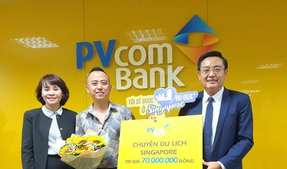 PVcomBank trao tặng chuyến du lịch Singapore cho khách hàng 
