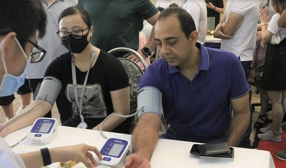 Nhân viên Shinhan Finance hiến máu giữa bối cảnh máu khan hiếm tại TP.Hồ Chí Minh