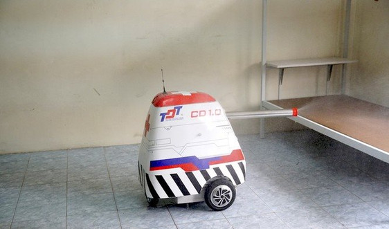 Robot tham gia chống dịch Covid-19 ở khu cách ly lớn nhất nước