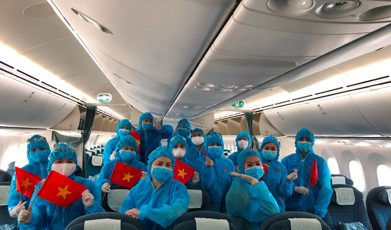 Vietnam Airlines chuyên chở công dân Anh và công dân Việt Nam hồi hương