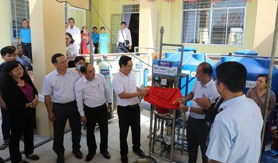 BIDV trao 13.300 bồn chứa nước và 39 máy lọc nước ủng hộ đồng bào Đồng bằng sông Cửu Long