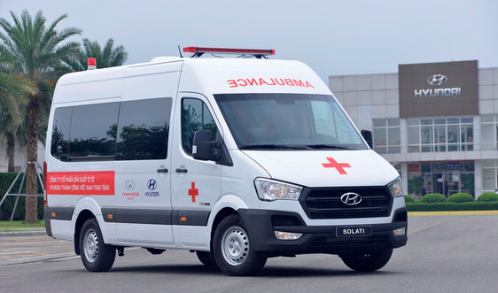 Tập đoàn Thành Công và Hyundai Motor trao tặng 10 xe cứu thương cho y tế tuyến đầu chống dịch Covid-19
