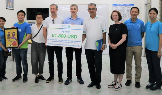 Ngân hàng Standard Chartered Việt Nam ủng hộ 200.000 USD tiền mặt cùng hiện vật cho công tác cứu trợ và phòng chống dịch Covid-19 tại Việt Nam