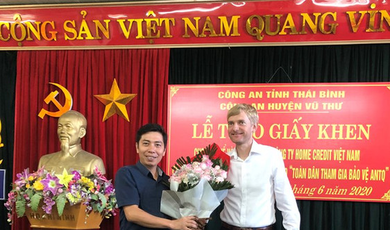 Home Credit Việt Nam nhận bằng khen cho nỗ lực đảm bảo an toàn trong hoạt động tín dụng tiêu dùng