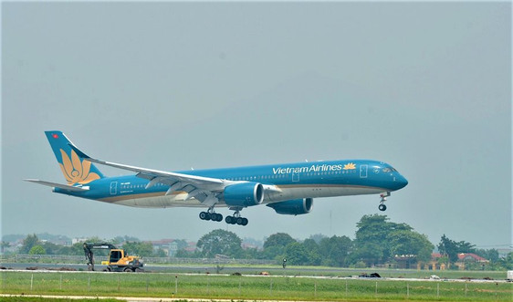 Chuyến bay thương mại quốc tế đầu tiên về Việt Nam