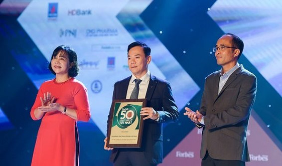 Vietcombank 8 năm liên tiếp được Forbes bình chọn Top 50 công ty niêm yết tốt nhất Việt Nam
