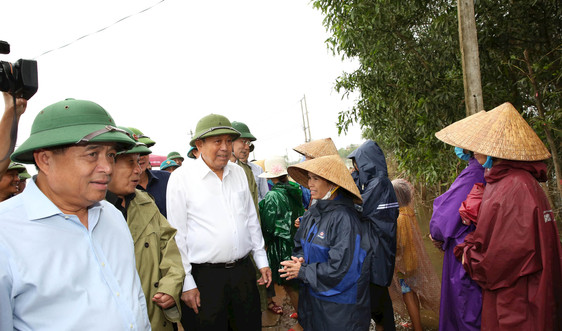 Phó Thủ tướng Trương Hòa Bình chỉ đạo cứu trợ lũ lụt, khắc phục hậu quả thiên tai tại Quảng Trị