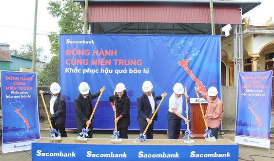 Sacombank dành gần 8,5 tỷ đồng để hỗ trợ người dân tại các tỉnh miền Trung