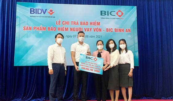 BIC chi trả hơn 830 triệu đồng quyền lợi bảo hiểm cho khách hàng vay vốn tại BIDV Đông Hà Nội