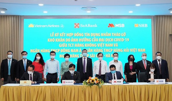 Ký hợp đồng tín dụng cho vay 4.000 tỷ đồng với Vietnam Airlines 